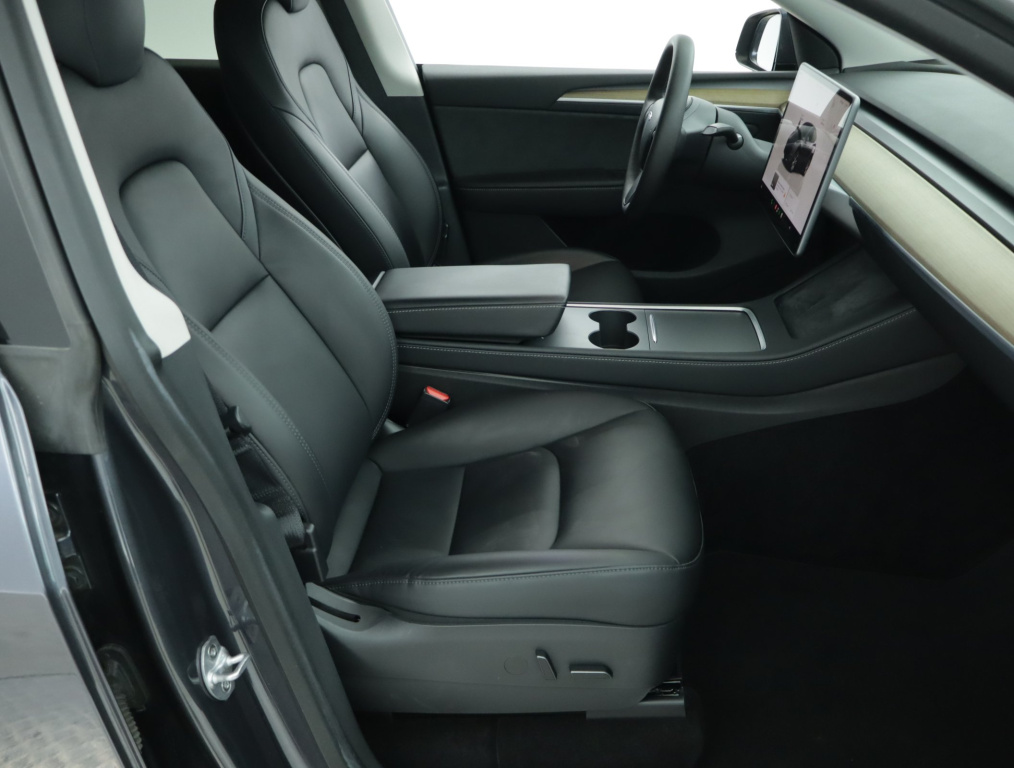 Tesla Model Y 4x4 2022 10