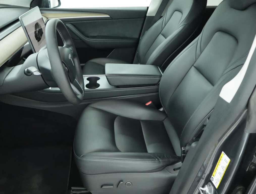 Tesla Model Y 4x4 2022 13