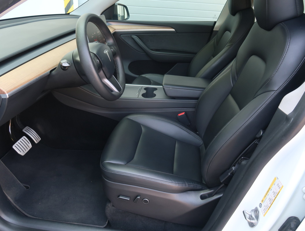 Tesla Model Y 4x4 2022 13