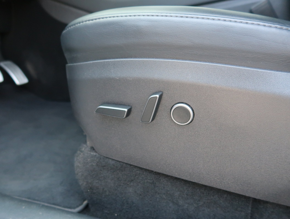 Tesla Model Y 4x4 2022 21