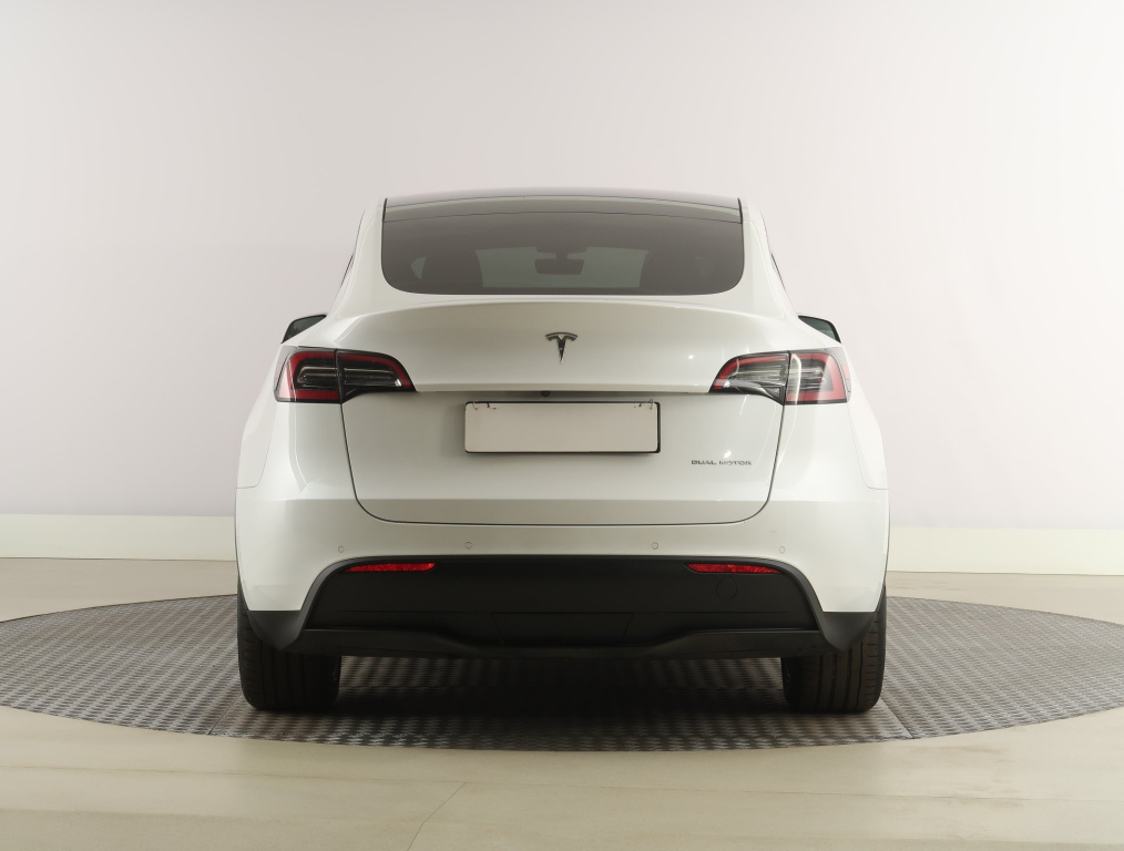Tesla Model Y 4x4 2022 6