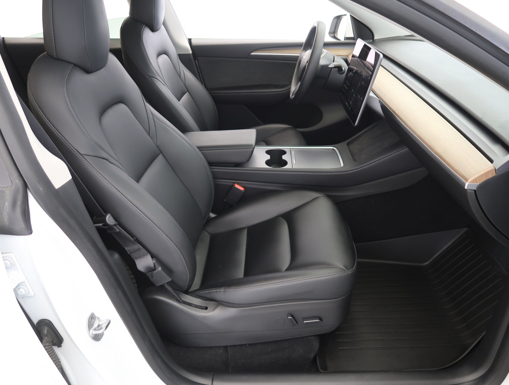 Tesla Model Y 4x4 2022 10