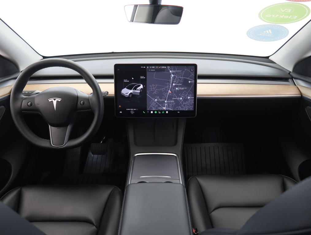 Tesla Model Y 4x4 2022 9