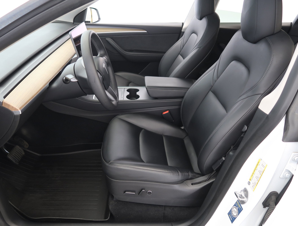 Tesla Model Y 4x4 2022 13