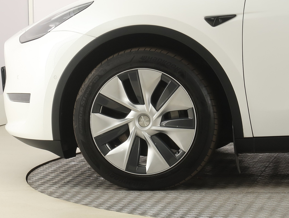 Tesla Model Y 4x4 2022 17