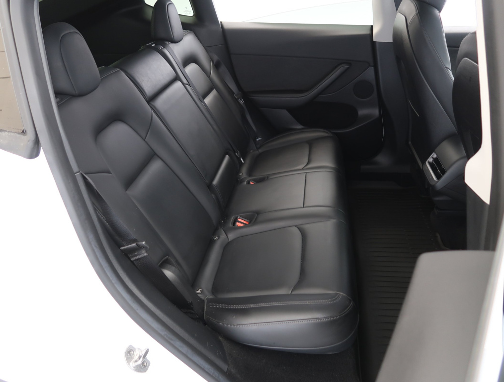 Tesla Model Y 4x4 2022 11