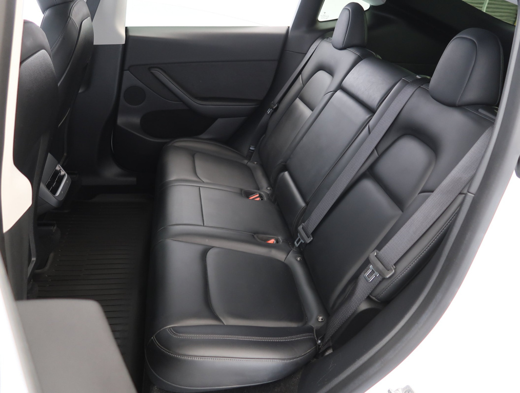Tesla Model Y 4x4 2022 12