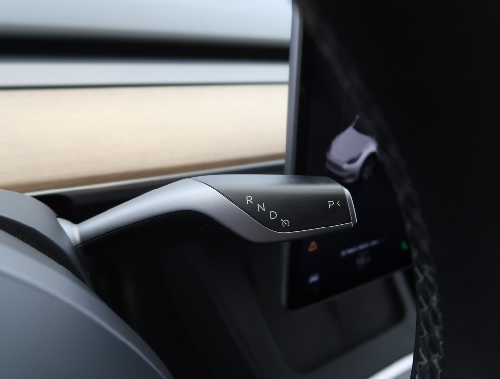 Tesla Model Y 4x4 2022 15