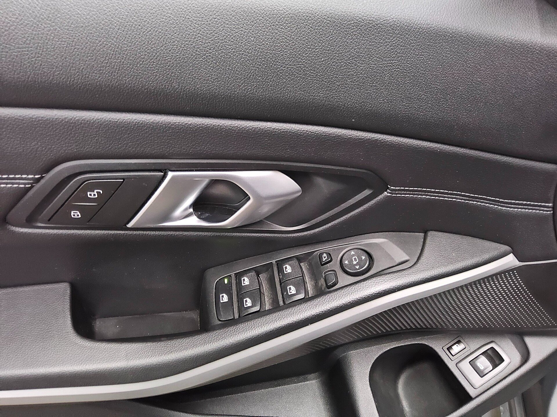 BMW 330e Touring T-Leder Navi LED Curved 10