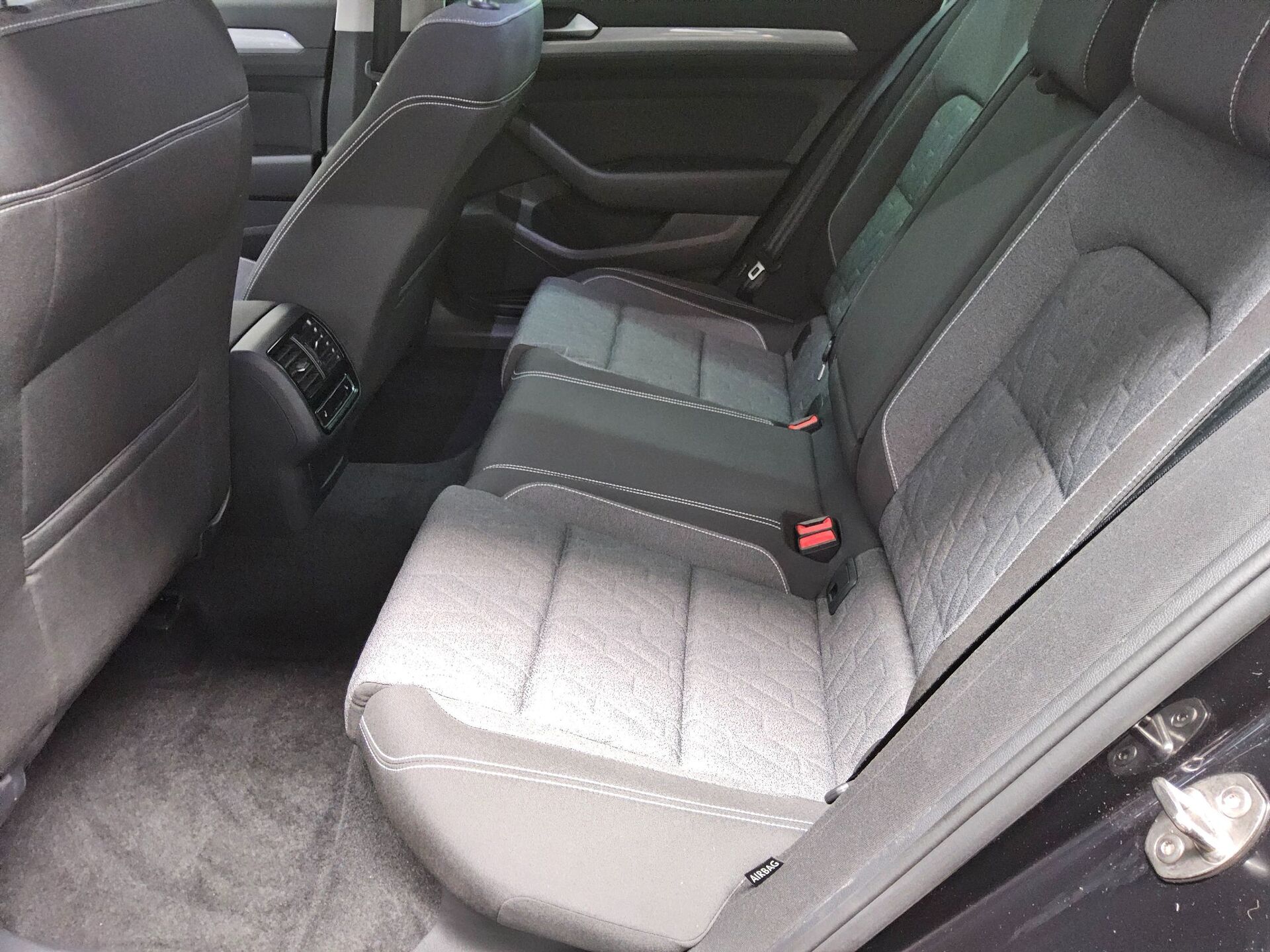 Volkswagen Passat Variant 2.0 TDI Business Navi LED AID RFK 13
