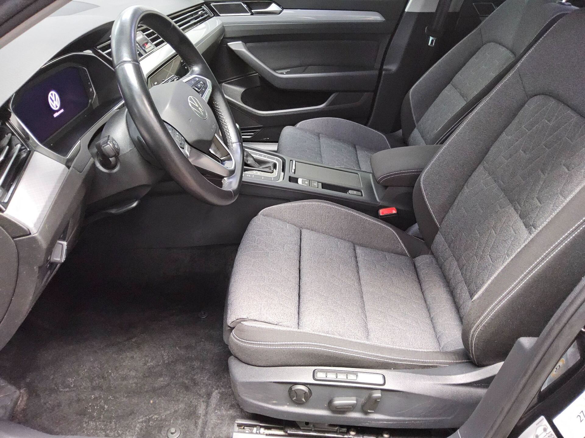 Volkswagen Passat Variant 2.0 TDI Business Navi LED AID RFK 9