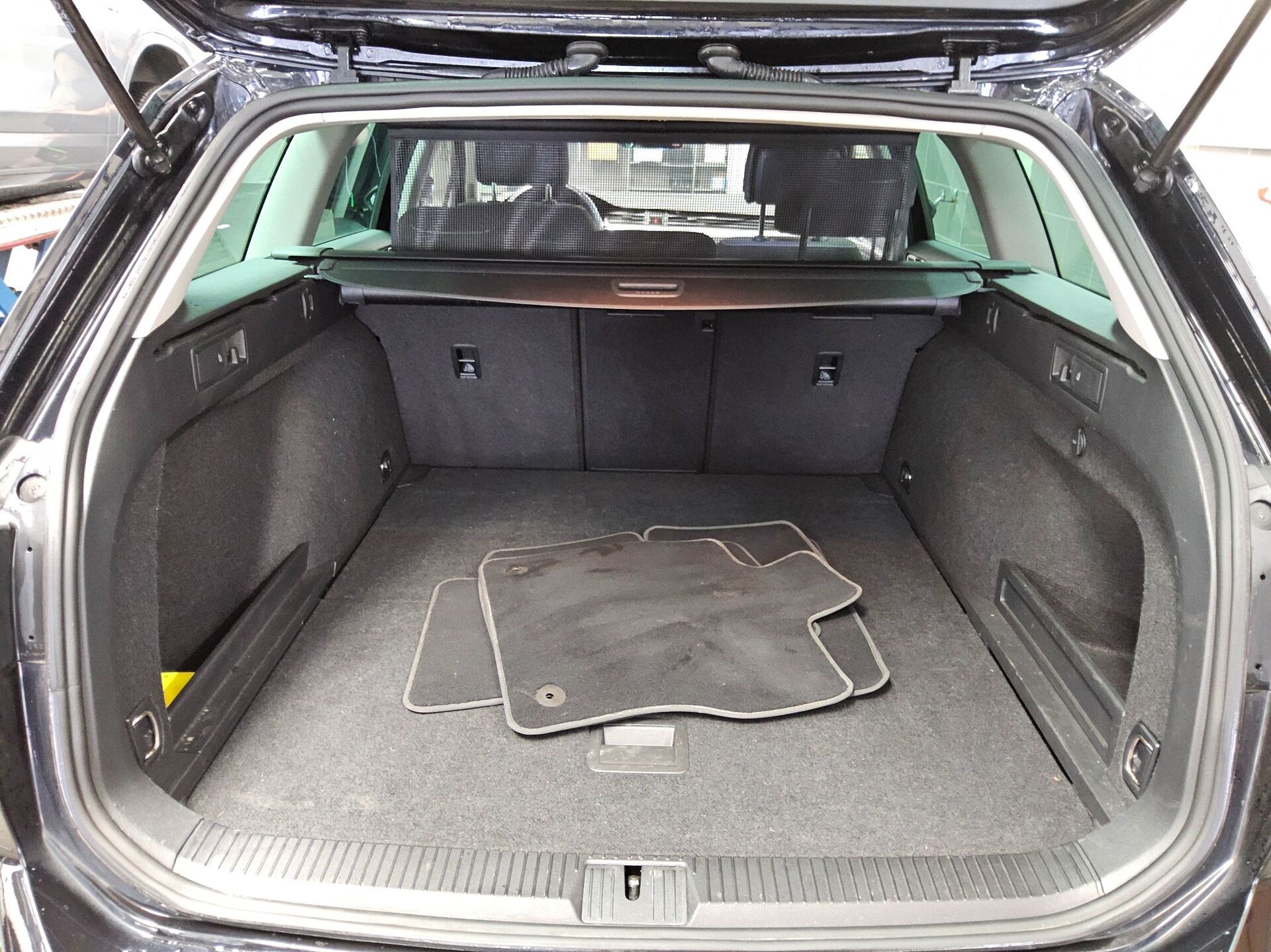 Volkswagen Passat Variant 2.0 TDI Business Navi LED AID RFK 12