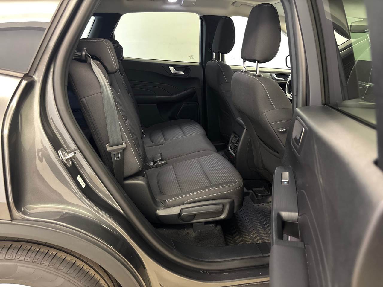 Ford Kuga 2.0 EB Titanium NAVI SPORTSITZE PANO SHZ STHZG 7
