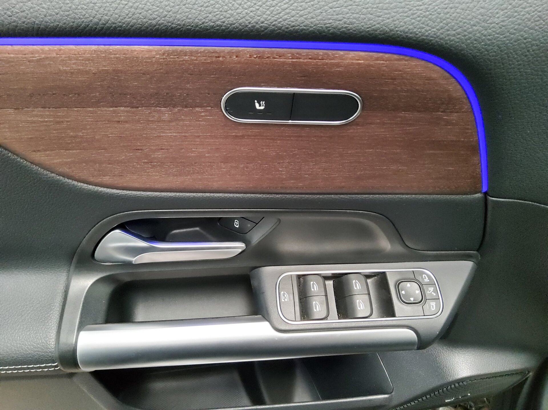 Mercedes-Benz GLA 220 d Progressive Leder Navi LED MBUX Pano Sound 10