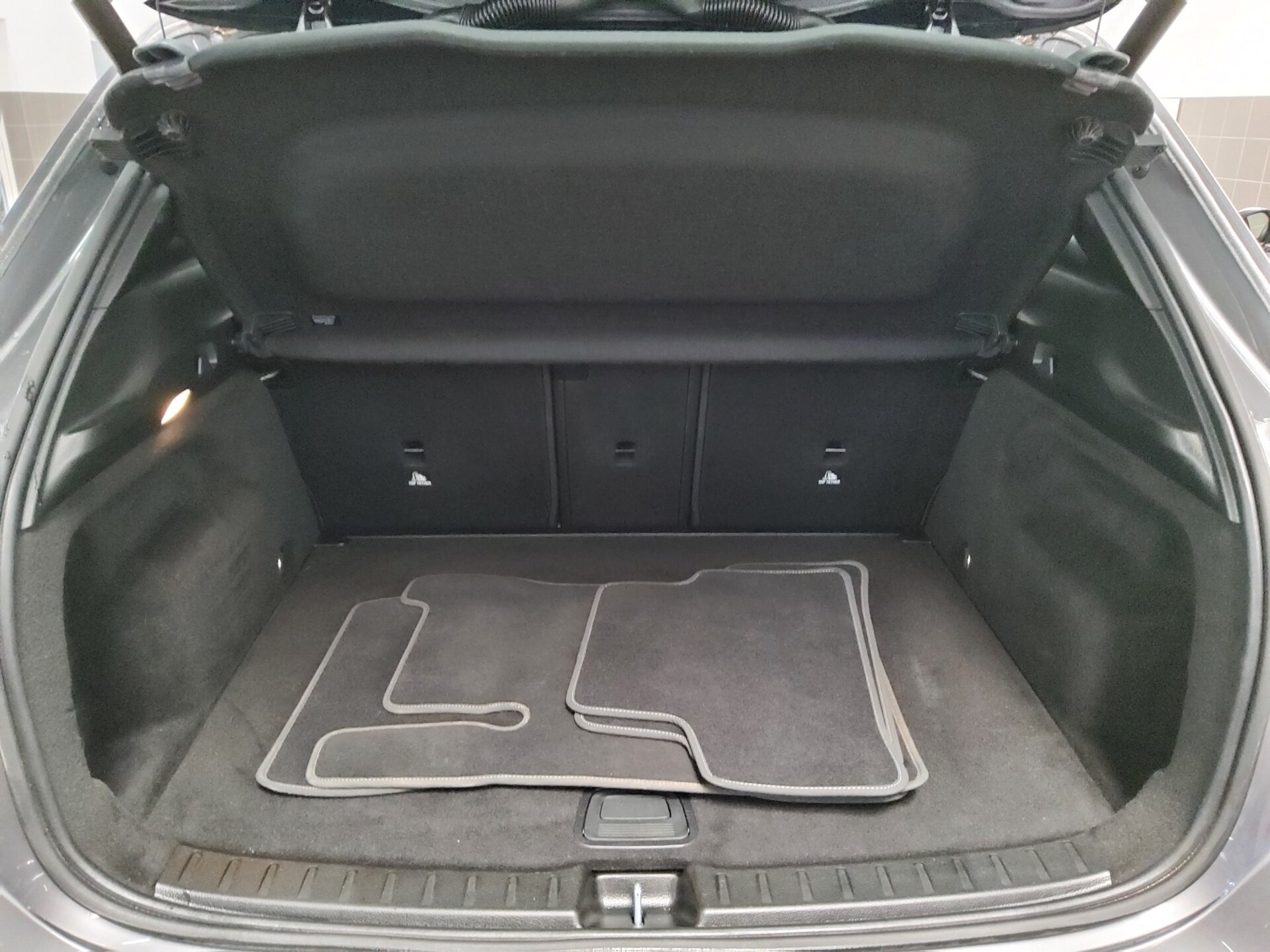 Mercedes-Benz GLA 220 d Progressive Leder Navi LED MBUX Pano Sound 13
