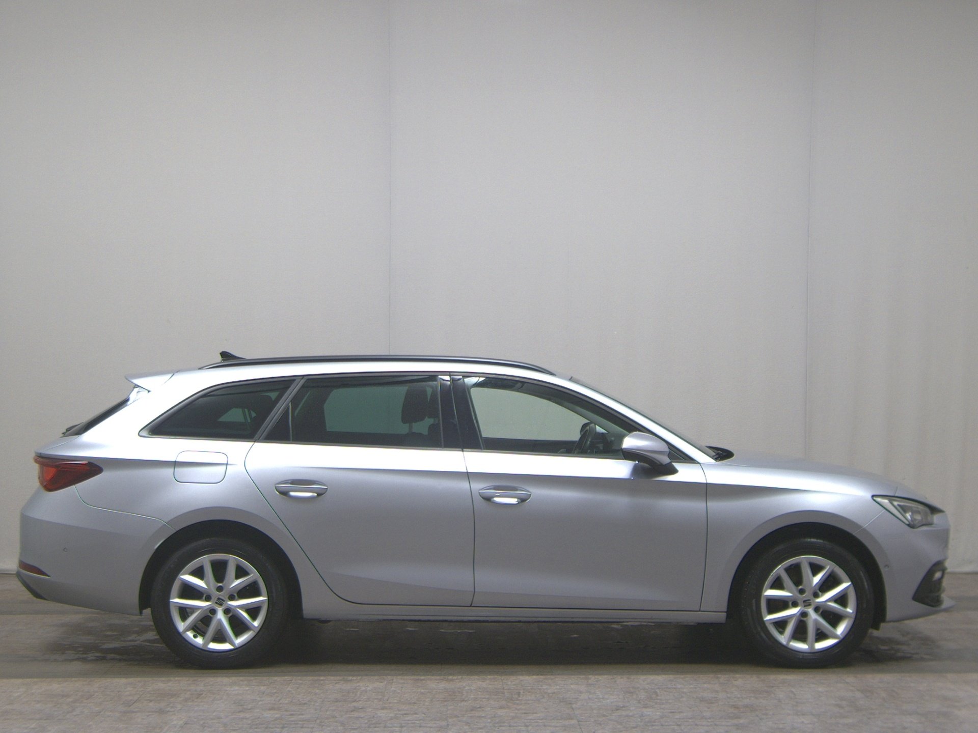 Seat Leon Sportstourer 2.0 TDI Style Navi AHK LED
