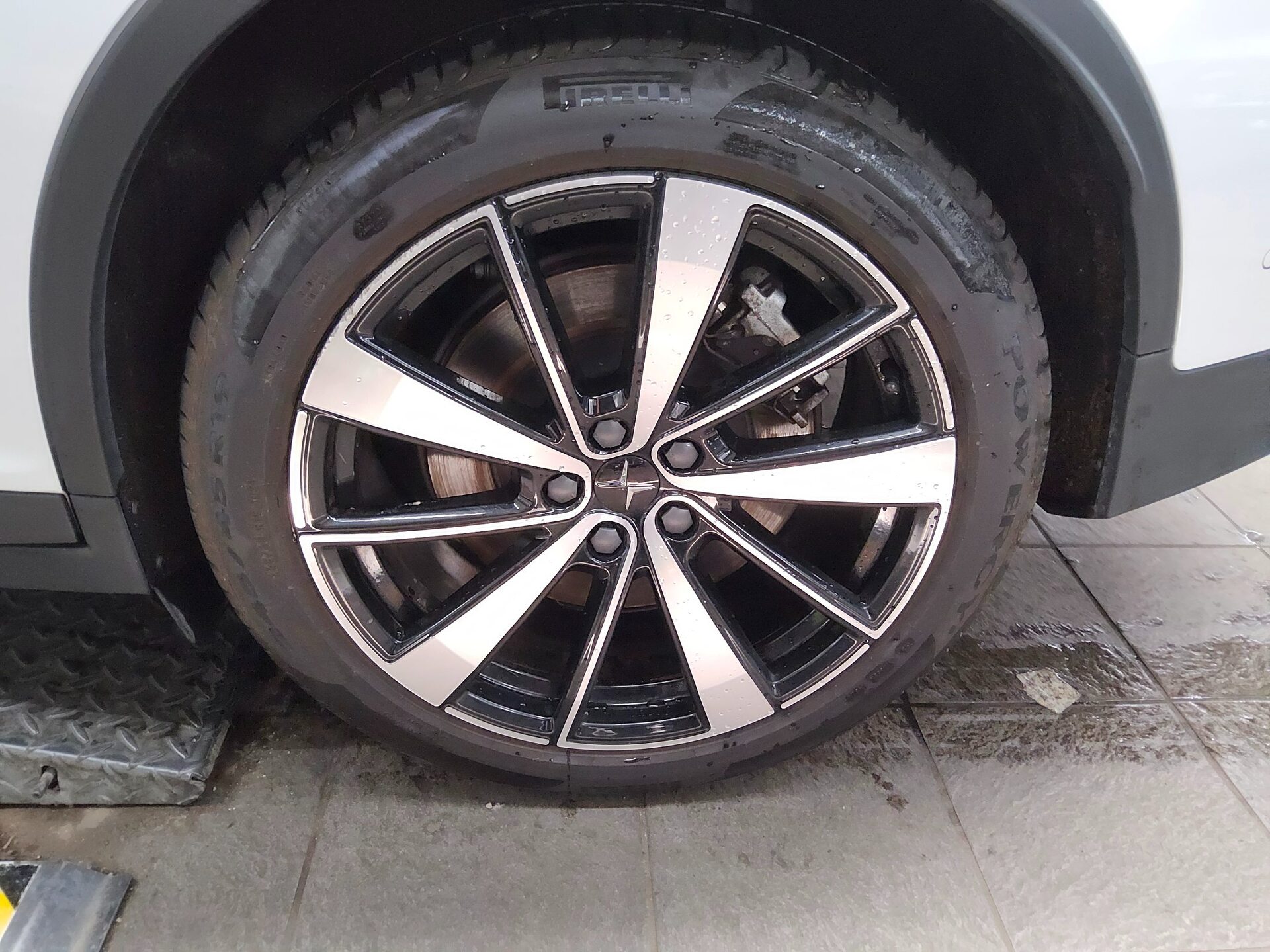 Polestar 2 Navi LED Pano 11