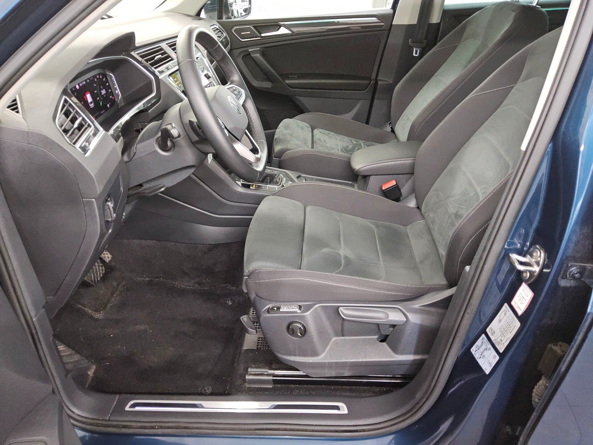 Volkswagen Tiguan 2.0 TDI 4M Elegance Navi AID Matrix Pano 9