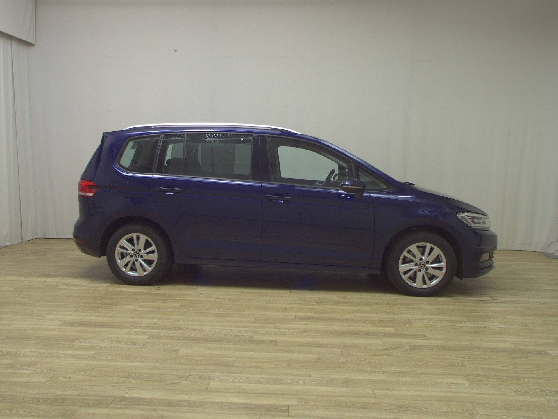 Volkswagen Touran 2.0 TDI Comf. Navi LED AID 4xShz StHzg. El.Heck Pano RFK