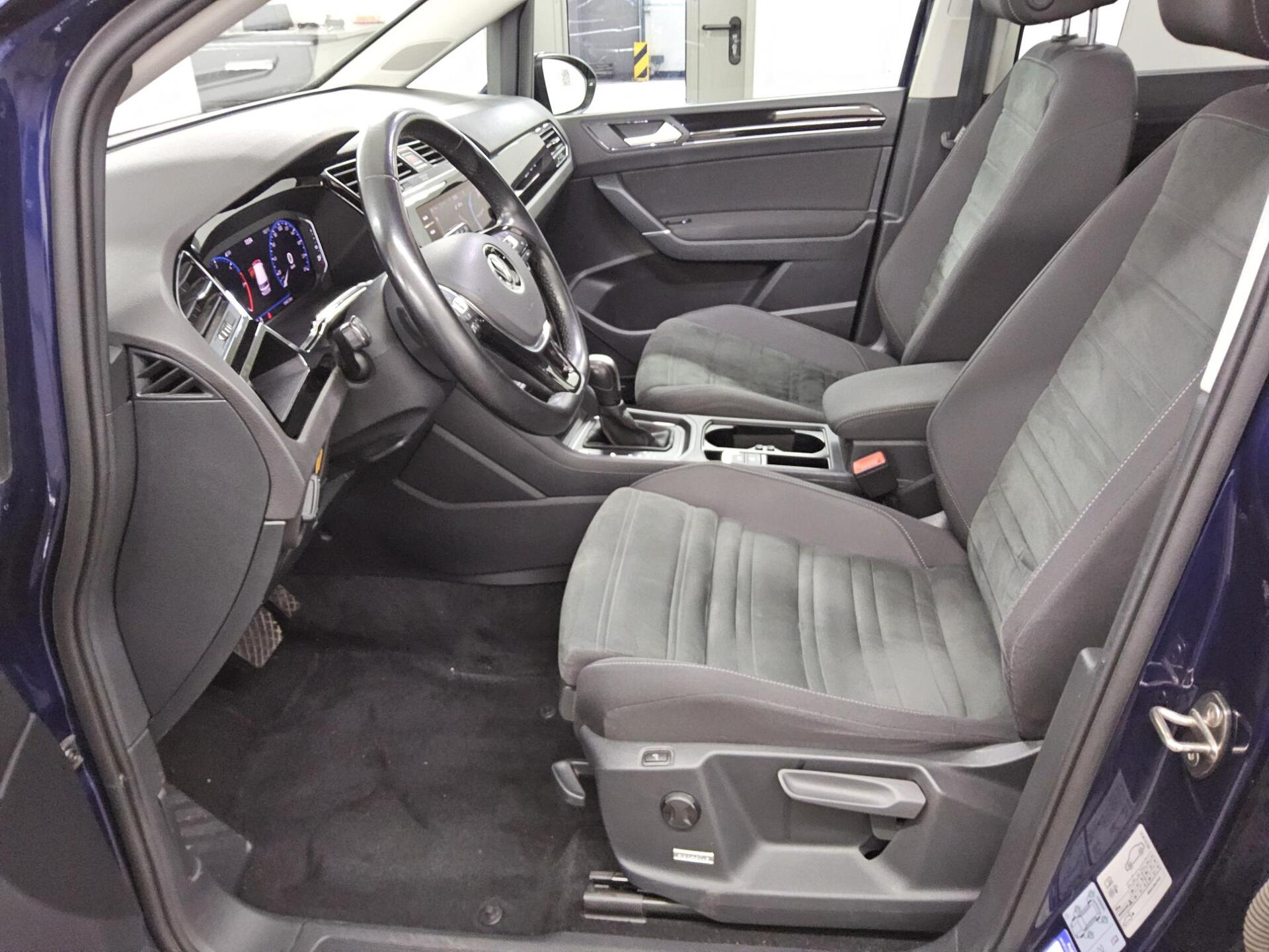Volkswagen Touran 2.0 TDI Comf. Navi LED AID 4xShz StHzg. El.Heck Pano RFK 9