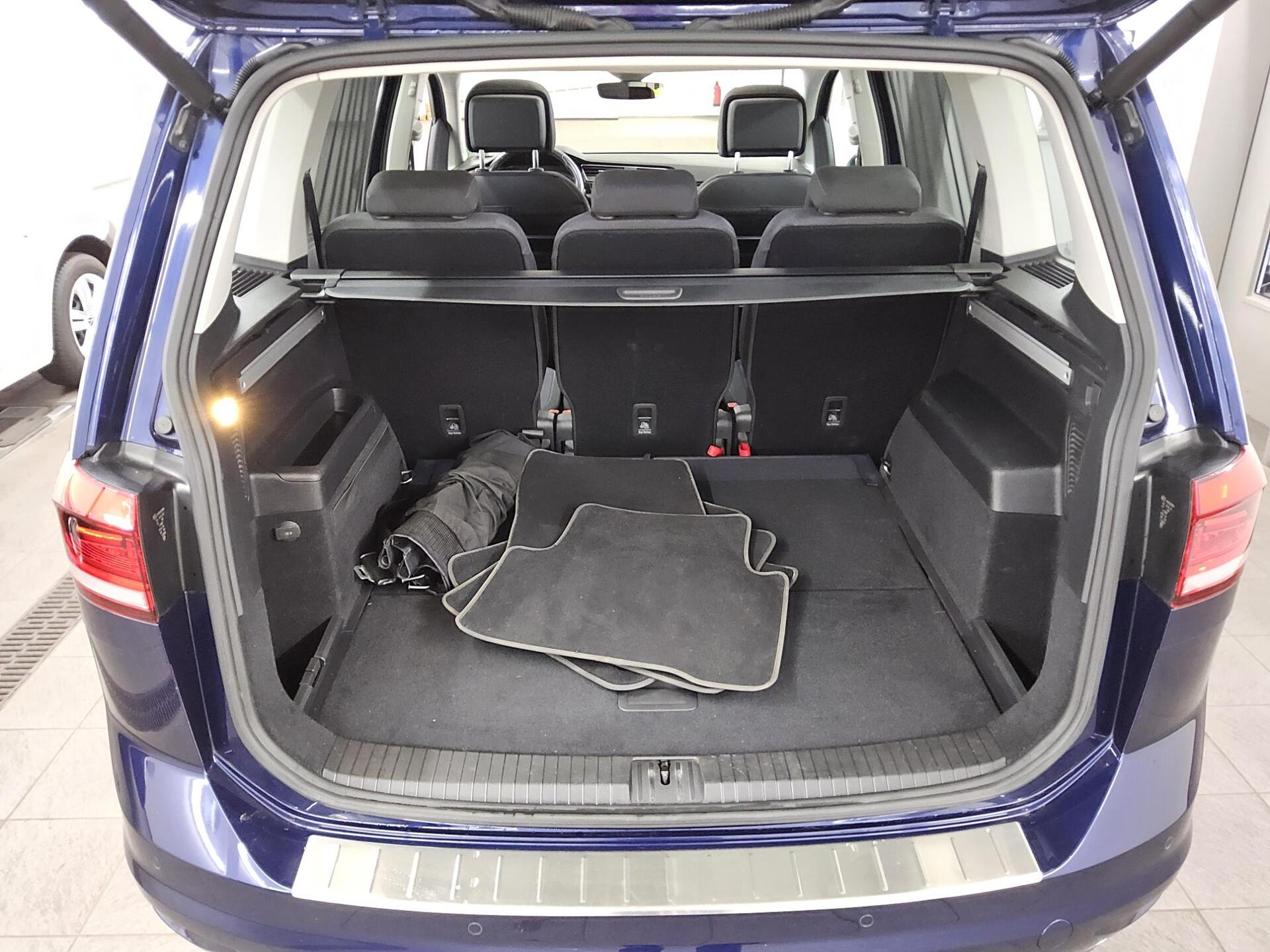 Volkswagen Touran 2.0 TDI Comf. Navi LED AID 4xShz StHzg. El.Heck Pano RFK 12