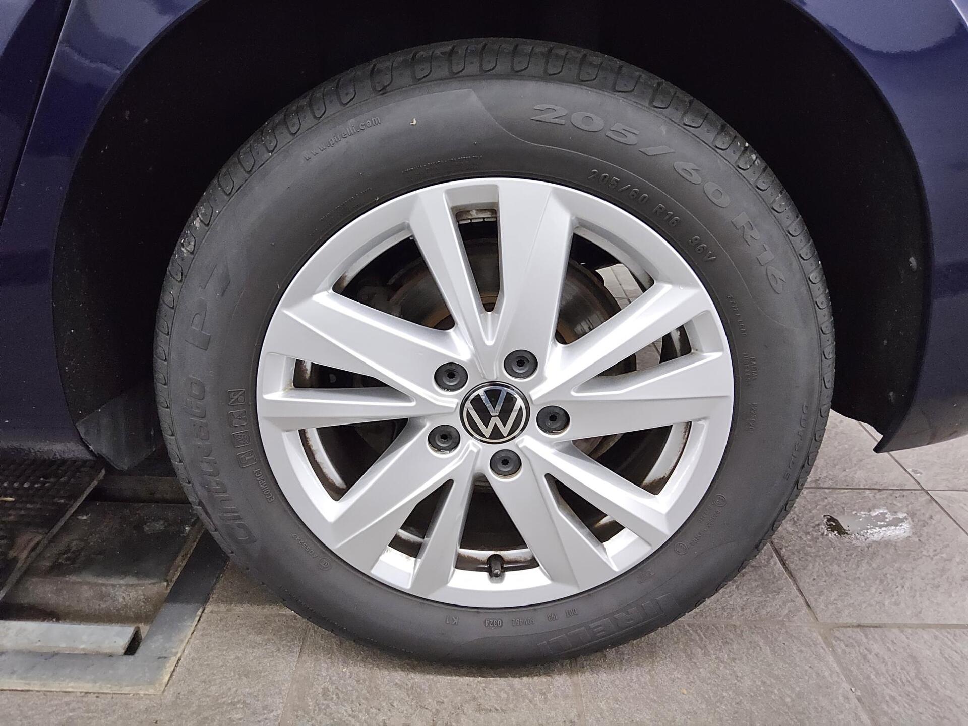 Volkswagen Touran 2.0 TDI Comf. Navi LED AID 4xShz StHzg. El.Heck Pano RFK 11