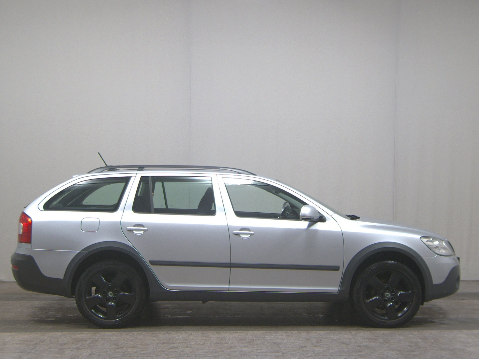 Skoda Octavia Kombi 2.0 TDI 4x4 Scout Nav AHK HU 02/07