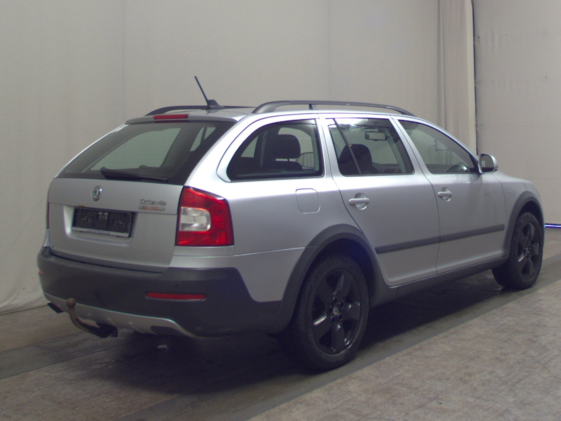 Skoda Octavia Kombi 2.0 TDI 4x4 Scout Nav AHK HU 02/07 4