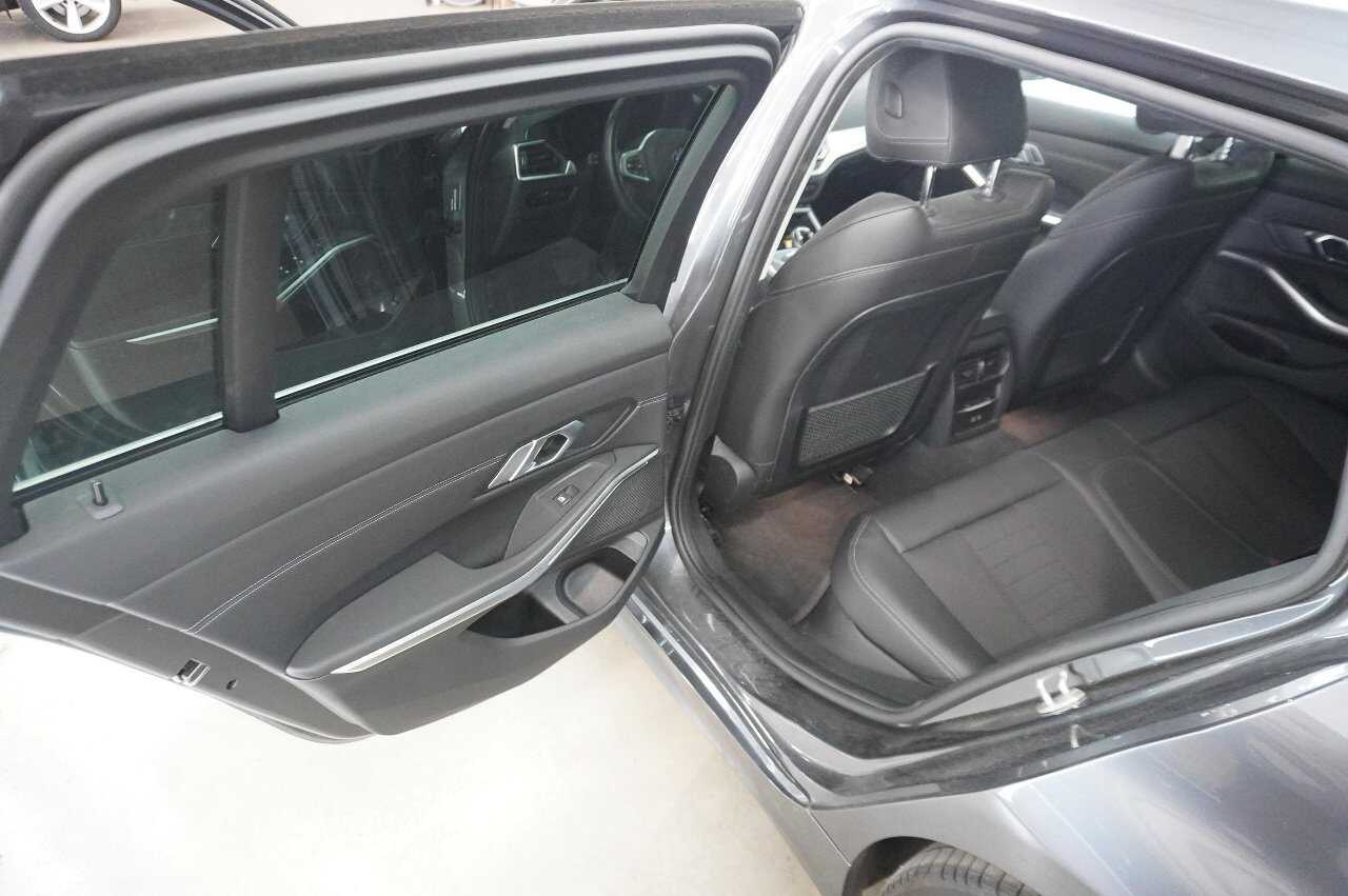 BMW 330dA Touring xDr Sport-Line Navi LED vc SHZ el.Heck 9