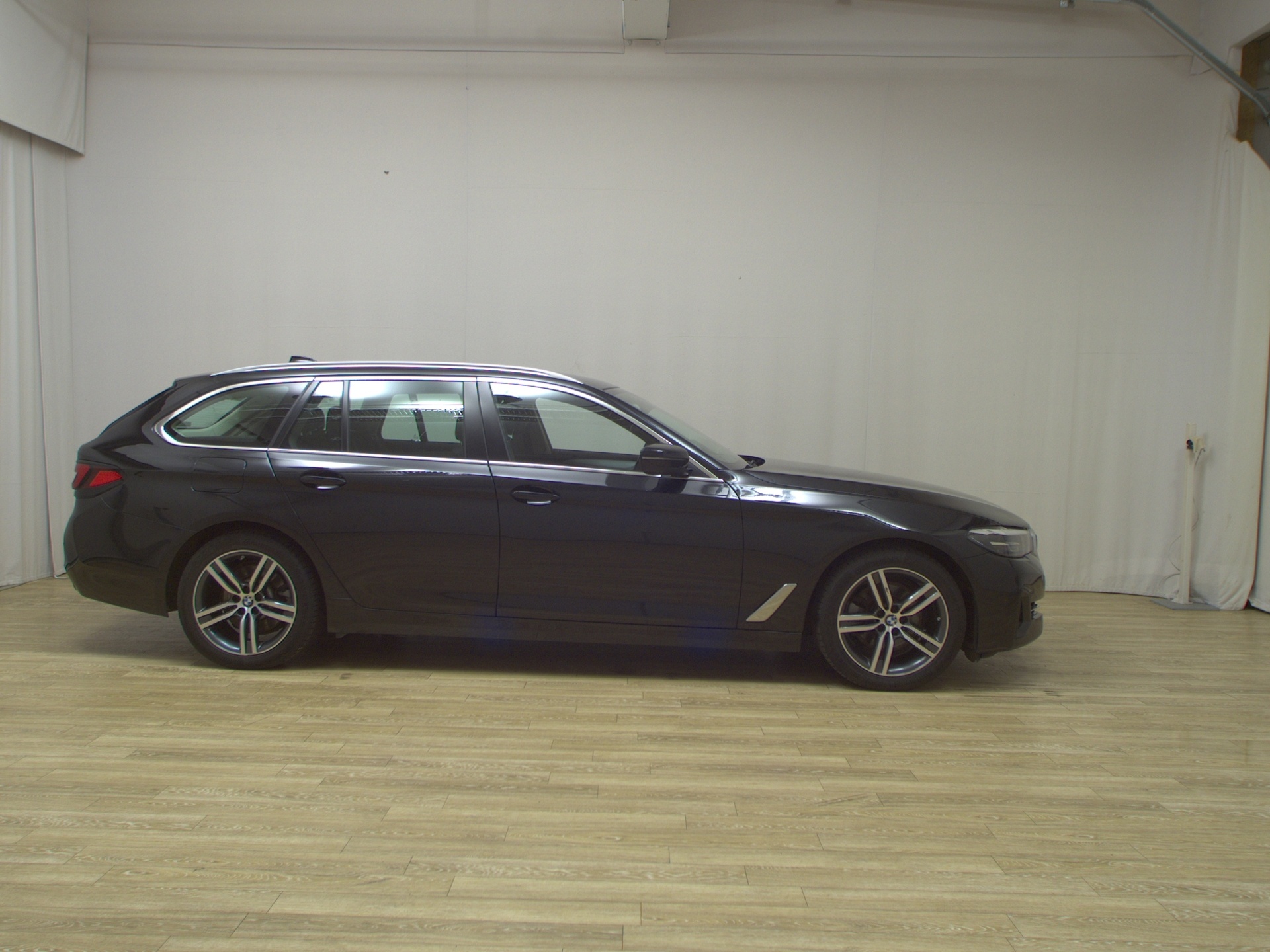 BMW 520dA Touring Navi LED LC-Pro RfK AHK PDC Shz