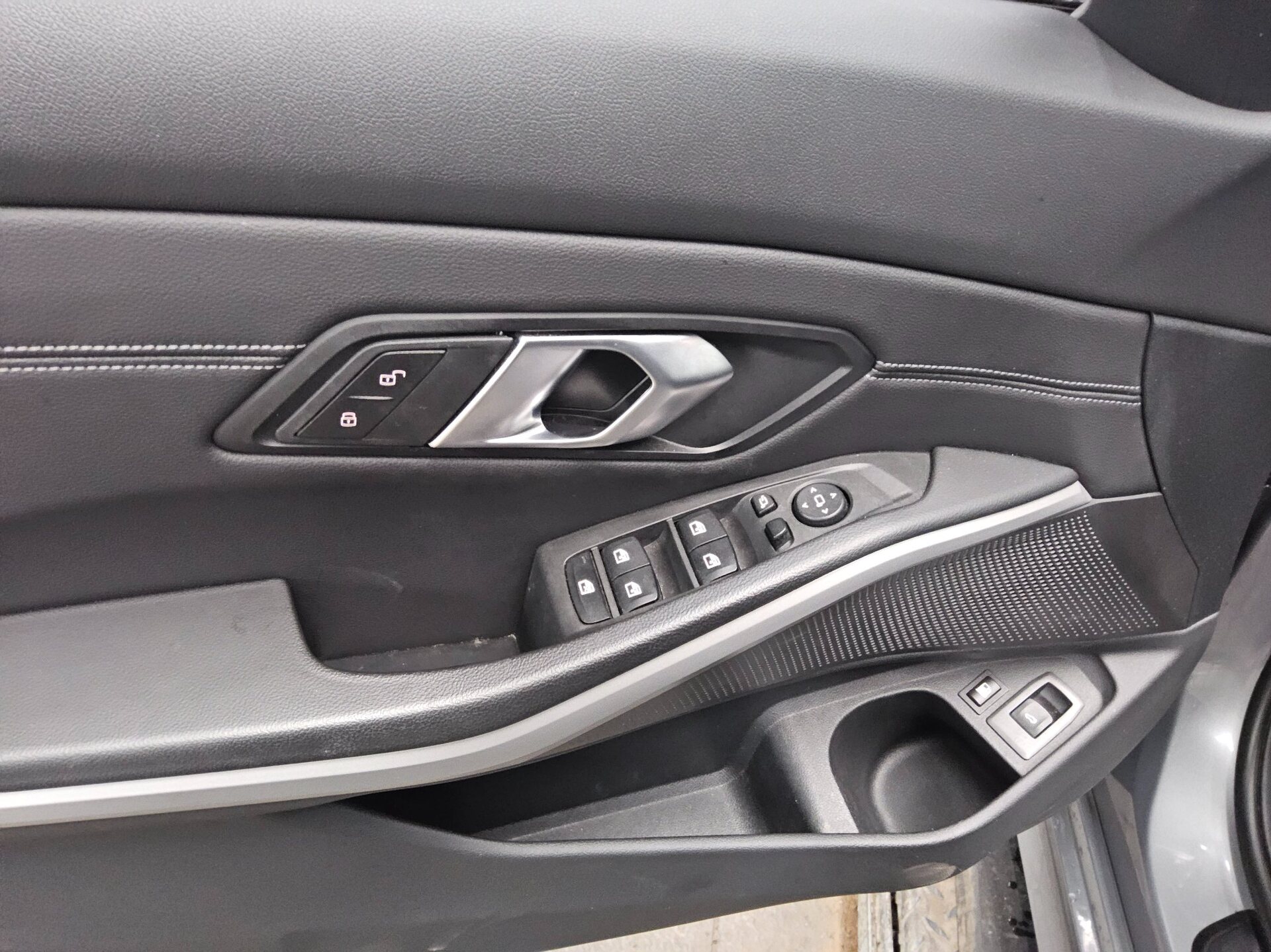 BMW 330e Touring Navi LED Shz Curved Leder 10