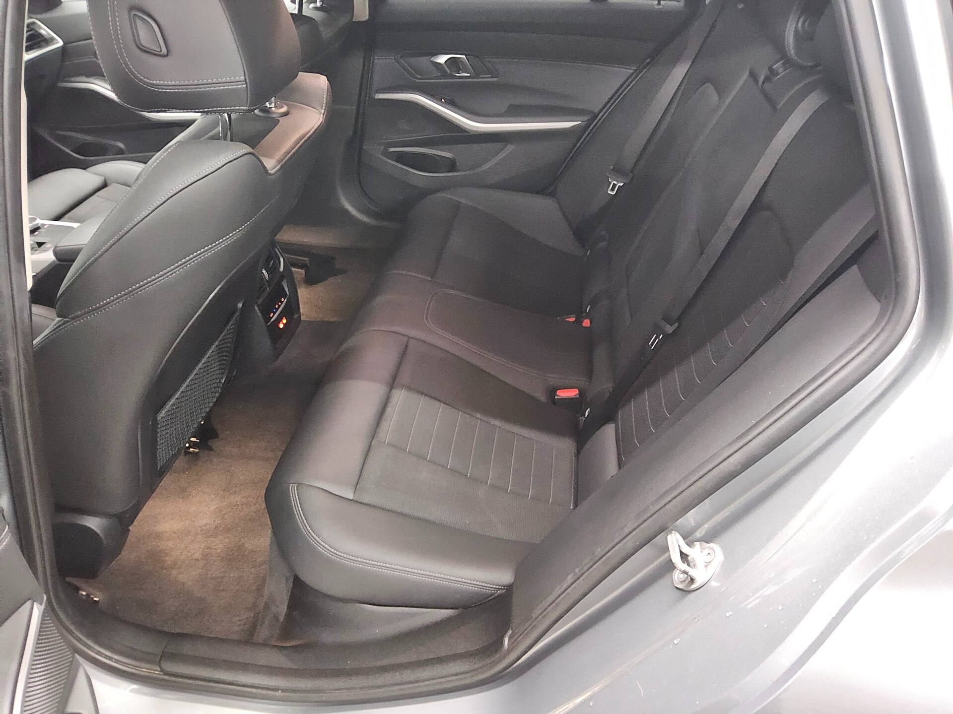 BMW 330e Touring Navi LED Shz Curved Leder 13