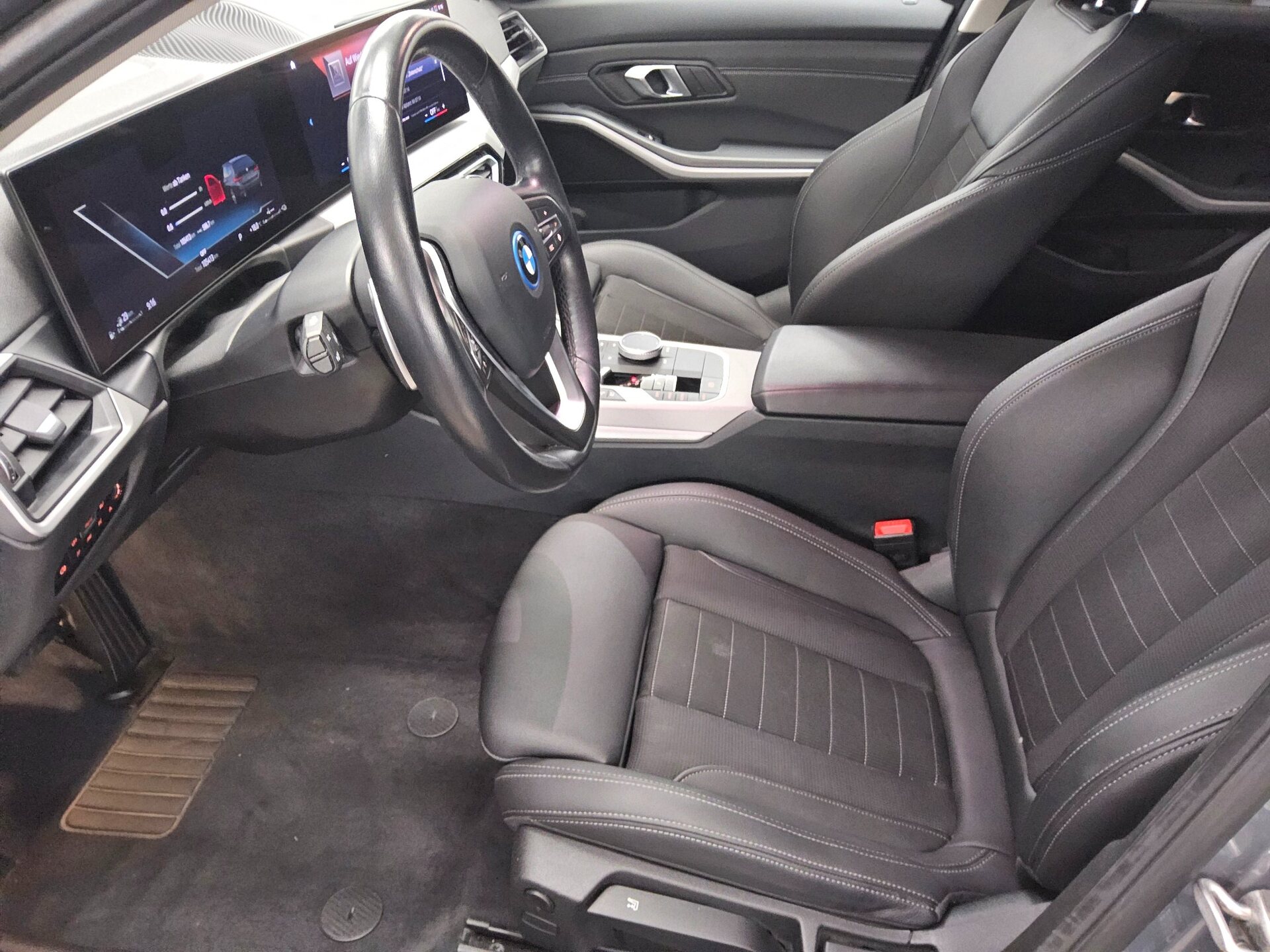 BMW 330e Touring Navi LED Shz Curved Leder 9