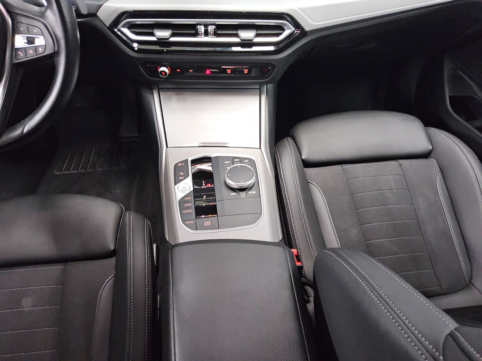 BMW 330e Touring Navi LED Shz Curved Leder 6