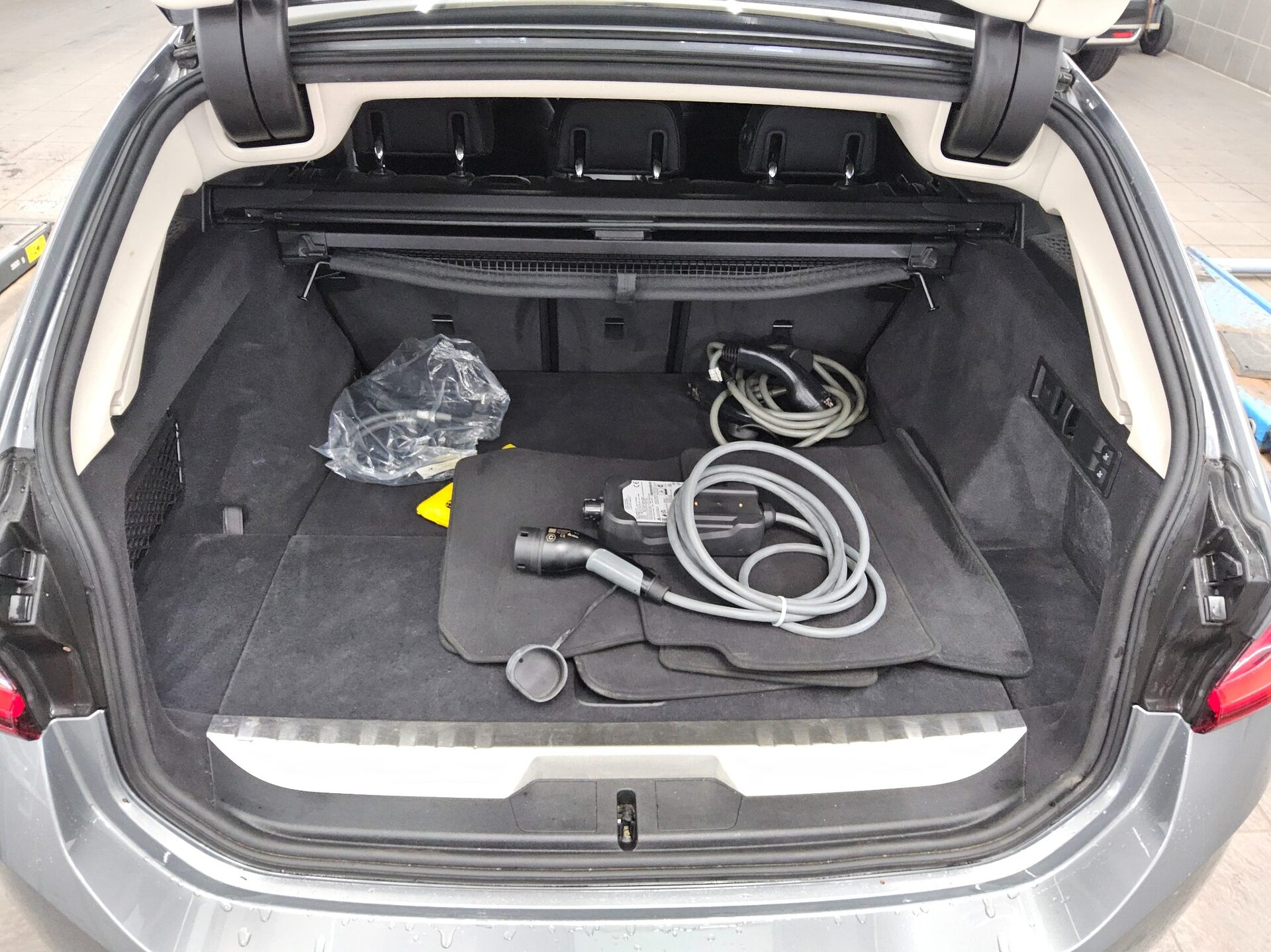 BMW 330e Touring Navi LED Shz Curved Leder 12