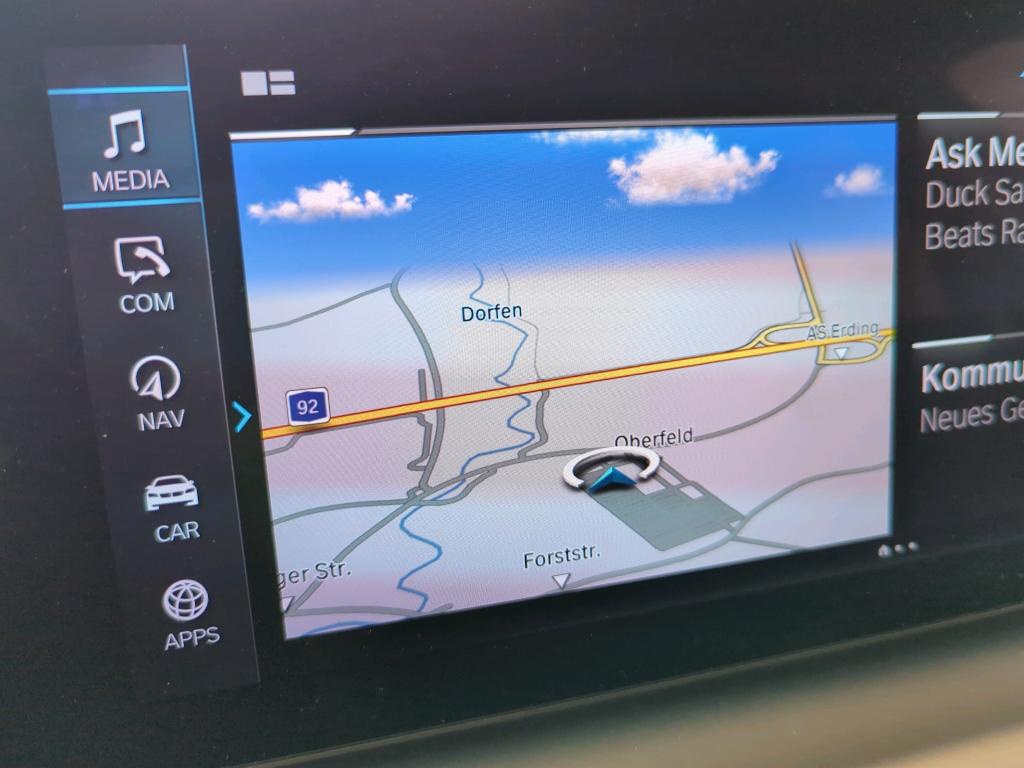 BMW 530e Touring NAVI LED SHZ vc AHK 9