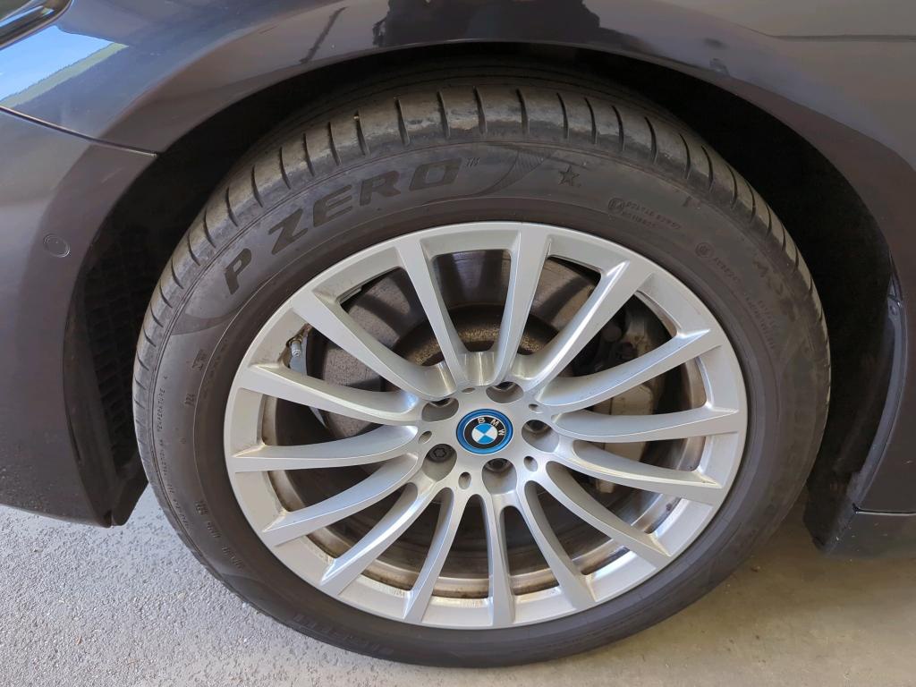 BMW 530e Touring NAVI LED SHZ vc AHK 12