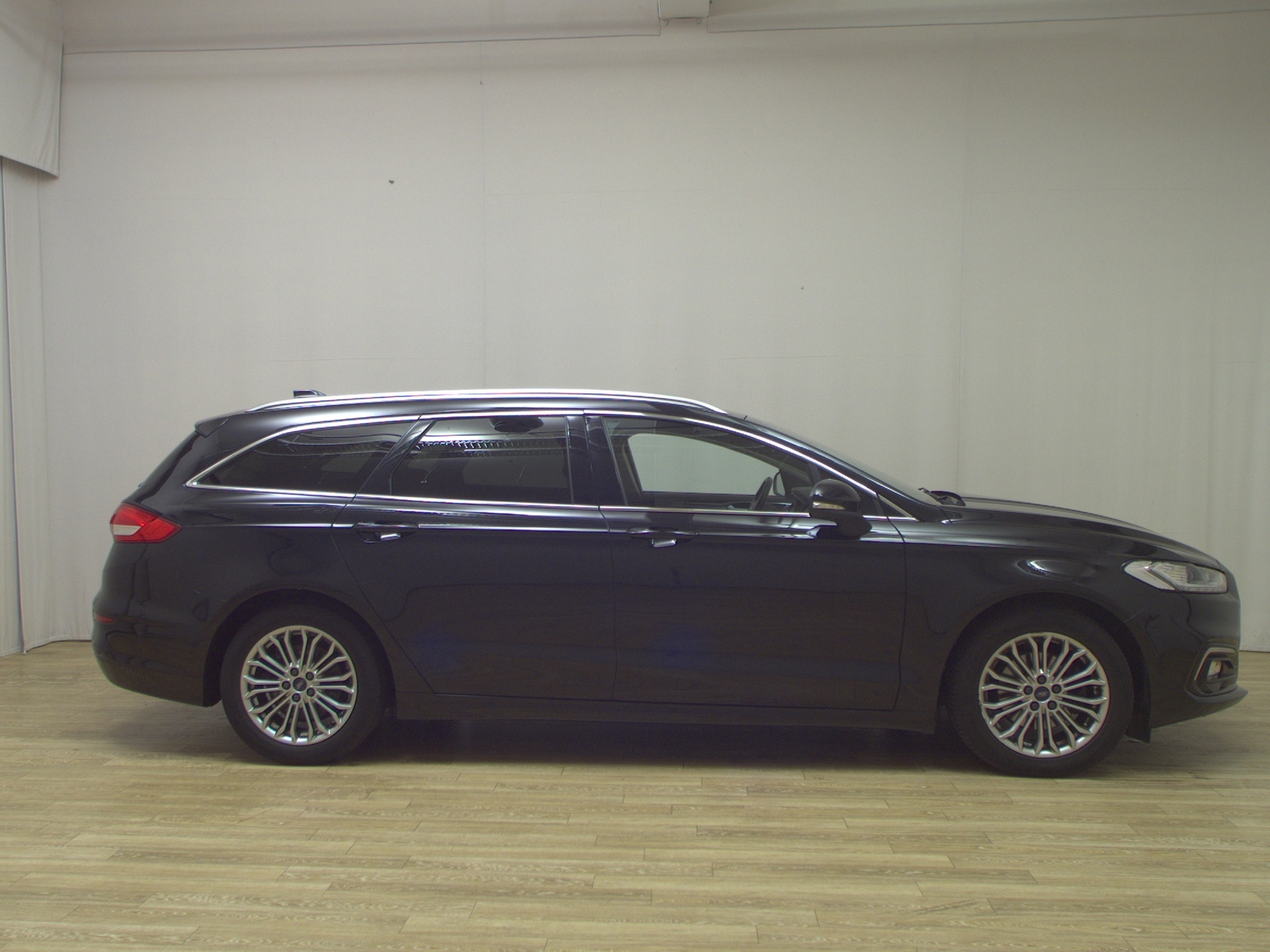 Ford Mondeo Turnier 2.0 EB Titanium Navi LED Shz Sound RFK