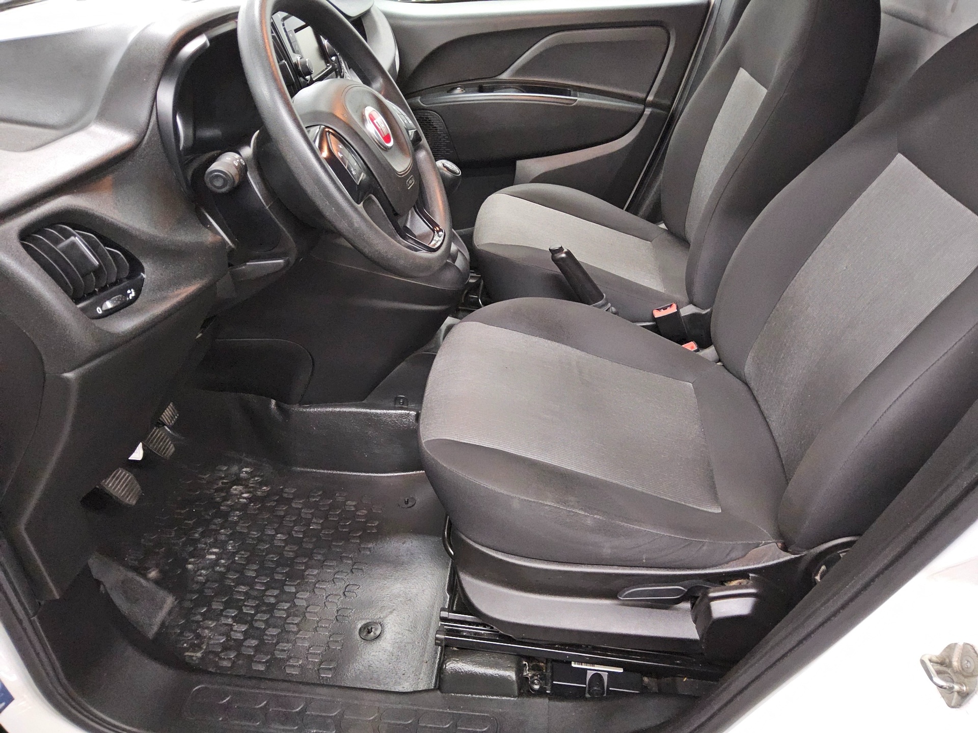 Fiat Doblo Cargo 1.3 Multijet Regale PDC BT USB Klima 8