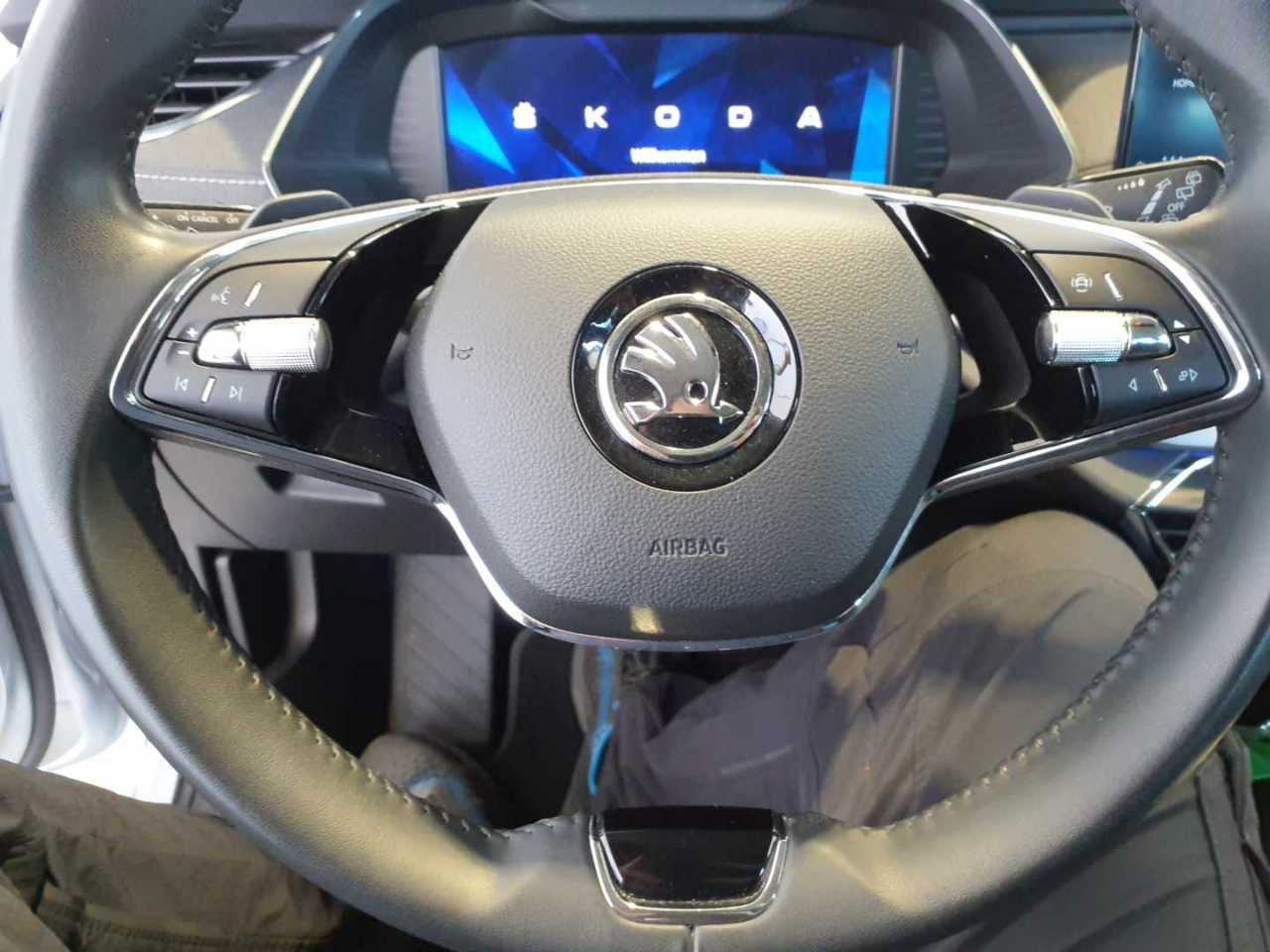 Skoda Octavia Kombi 2.0 TDI Style NAVI LED SHZ HUD PDC 12