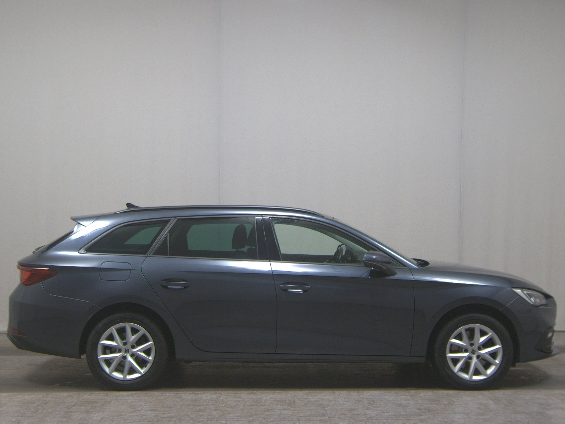 Seat Leon Sportstourer 2.0 TDI Style Navi LED AID Shz Beats  AHK PDC