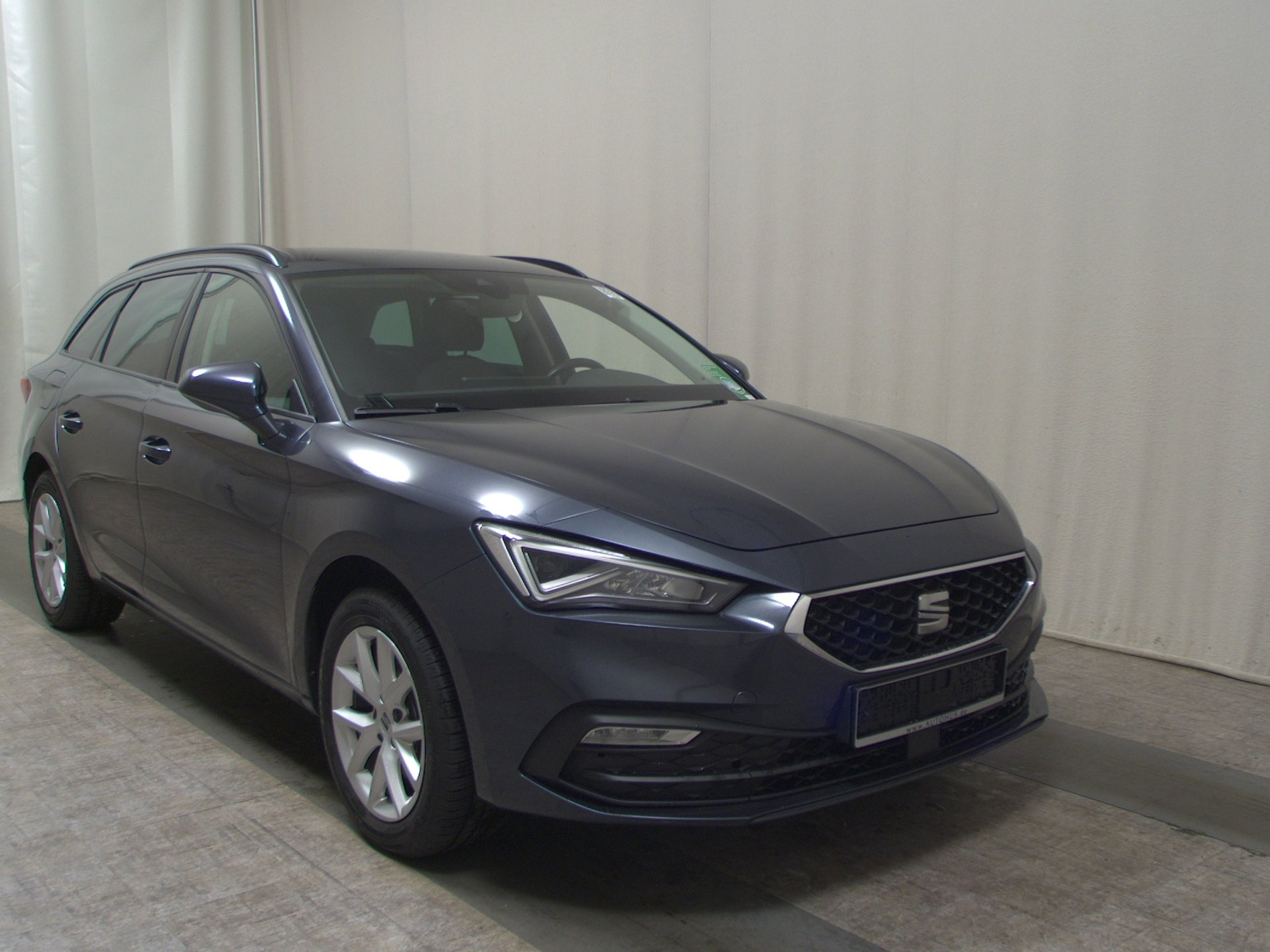 Seat Leon Sportstourer 2.0 TDI Style Navi LED AID Shz Beats  AHK PDC 3