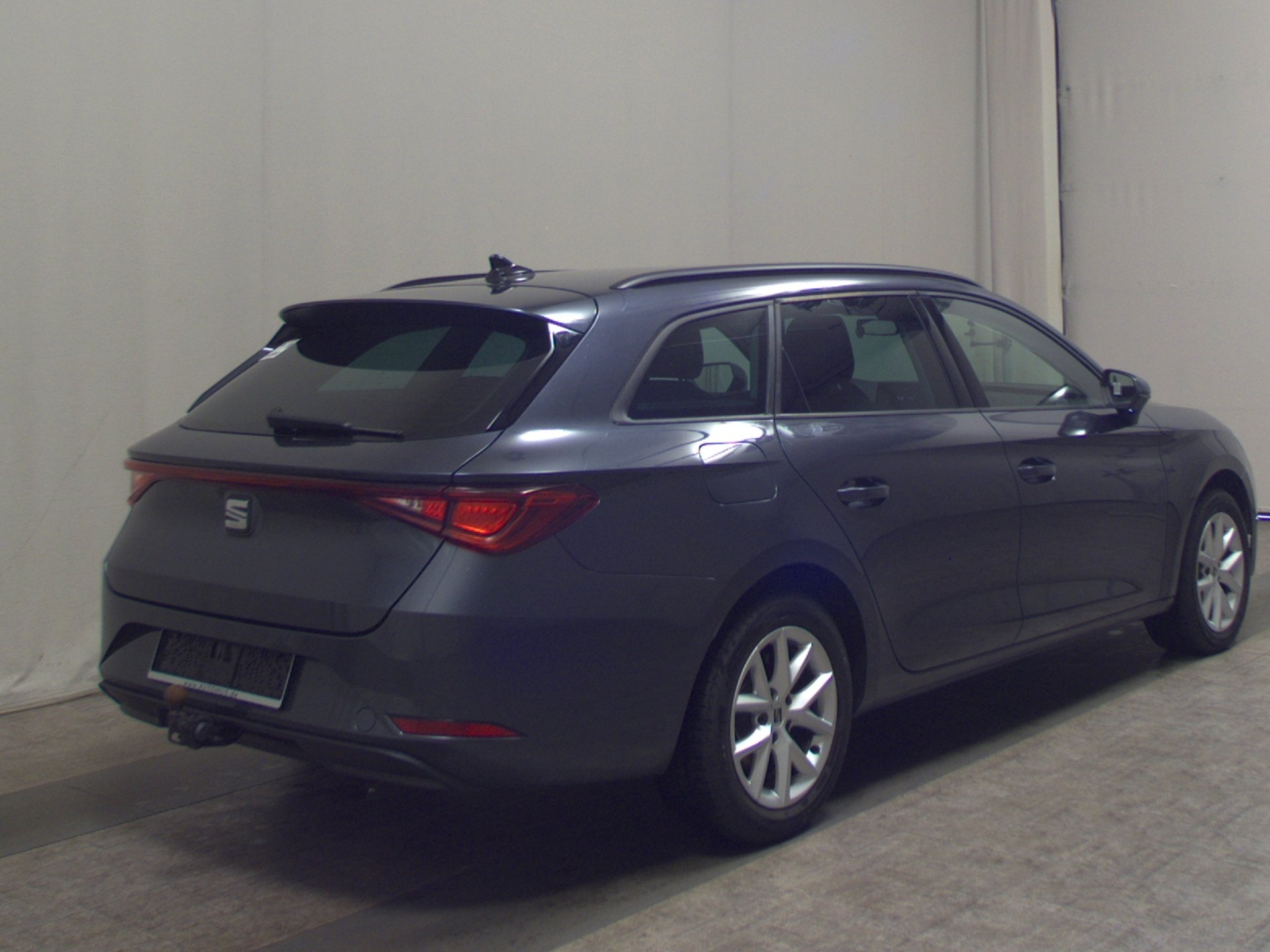 Seat Leon Sportstourer 2.0 TDI Style Navi LED AID Shz Beats  AHK PDC 4