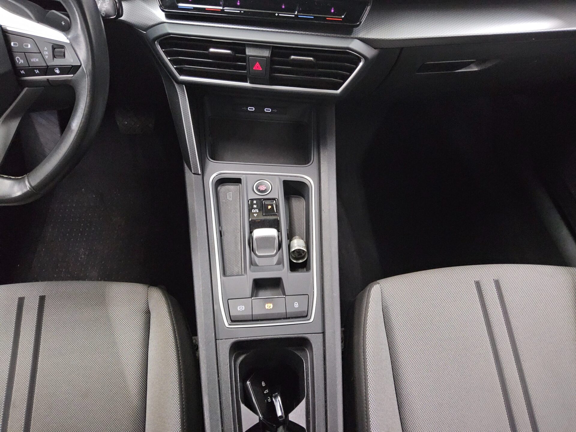Seat Leon Sportstourer 2.0 TDI Style Navi LED AID Shz Beats  AHK PDC 6