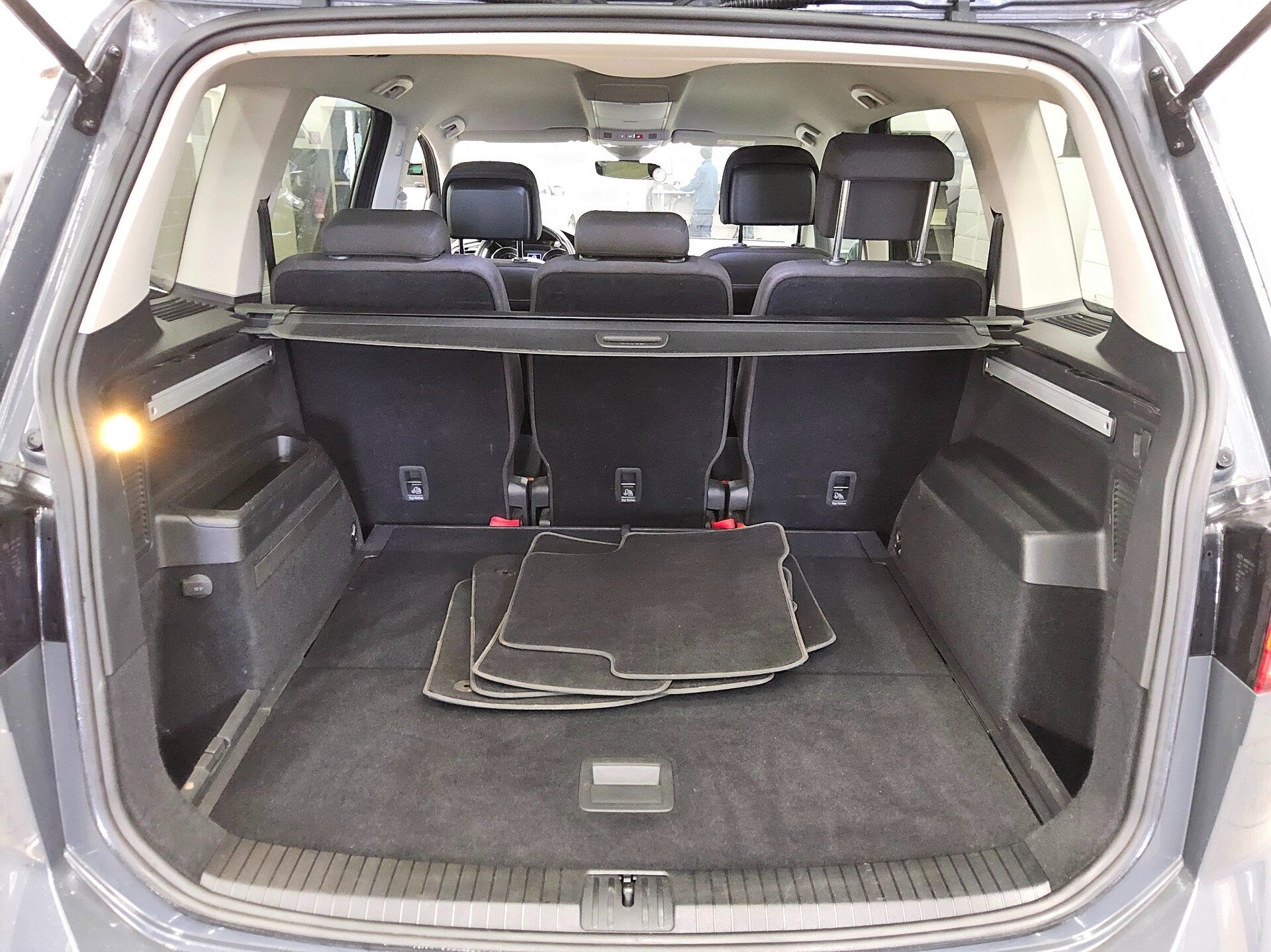 Volkswagen Touran 1.5 TSI United Navi LED ACC PDC Ambiente 11
