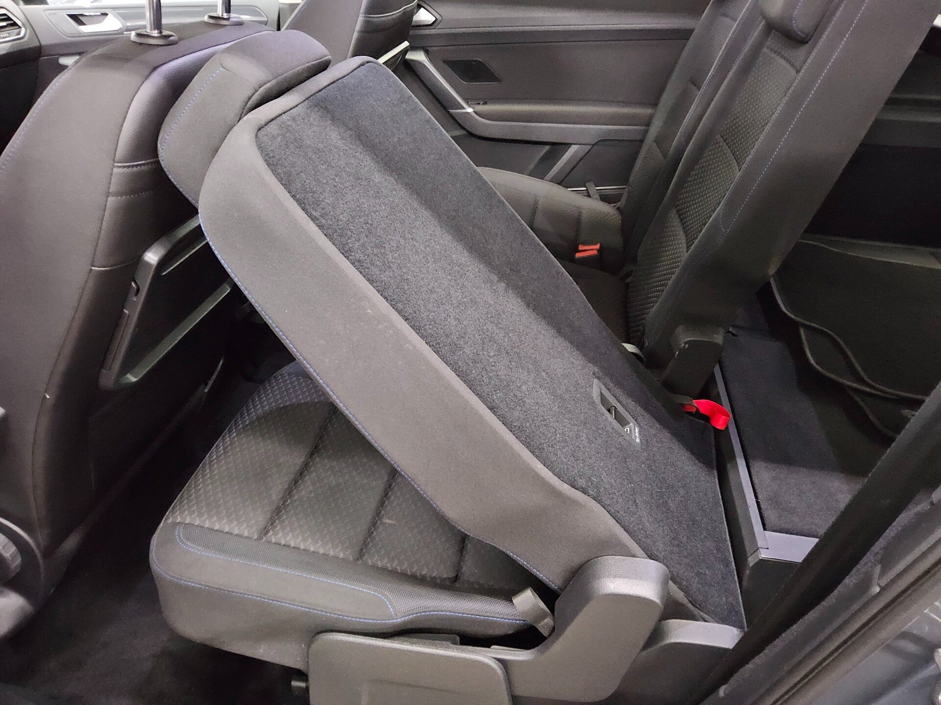 Volkswagen Touran 1.5 TSI United Navi LED ACC PDC Ambiente 12