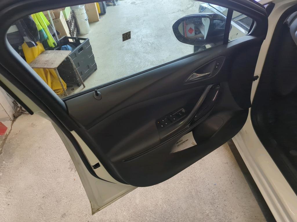 Opel Astra ST 1.5 D Elegance NAVI LED LEDER 4xSHZ AHK 10