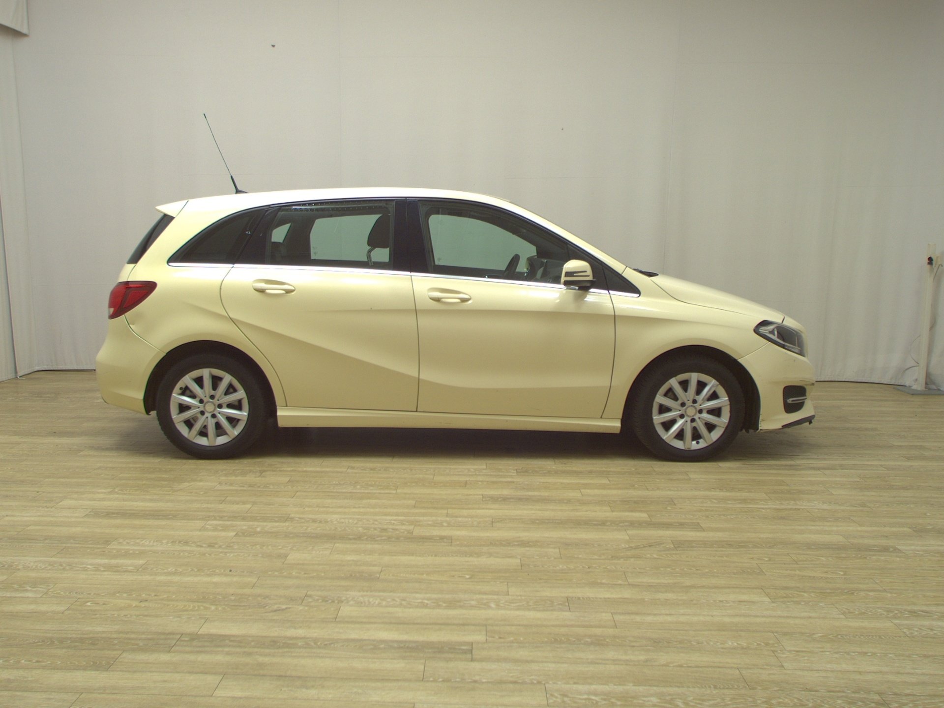 Mercedes-Benz B 180 d Style Leder Navi AHK SHZ