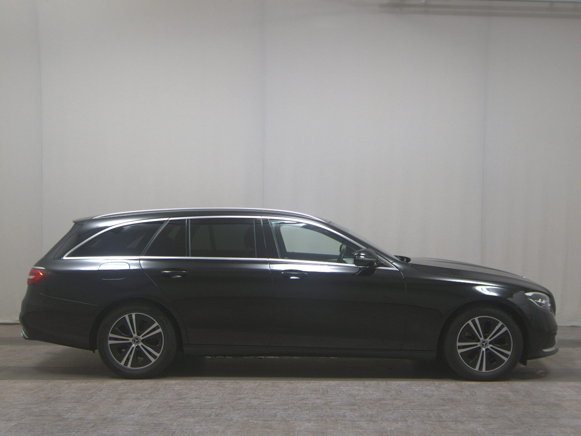 Mercedes-Benz E 220 T d Avantgarde T-Leder Navi LED RfK AHK
