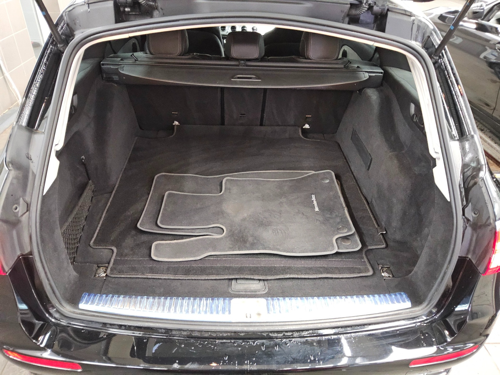 Mercedes-Benz E 220 T d Avantgarde T-Leder Navi LED RfK AHK 12